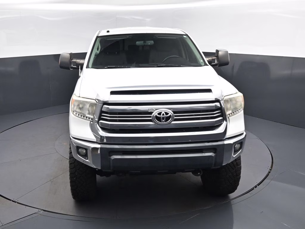 2016 Super White Toyota Tundra SR5 4X4 Truck