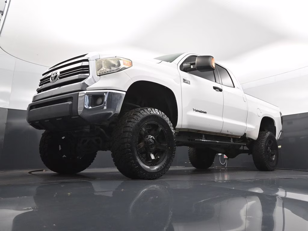 2016 Super White Toyota Tundra SR5 4X4 Truck