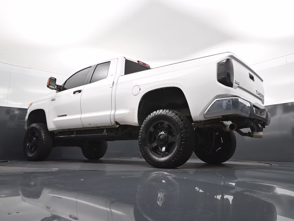 2016 Super White Toyota Tundra SR5 4X4 Truck