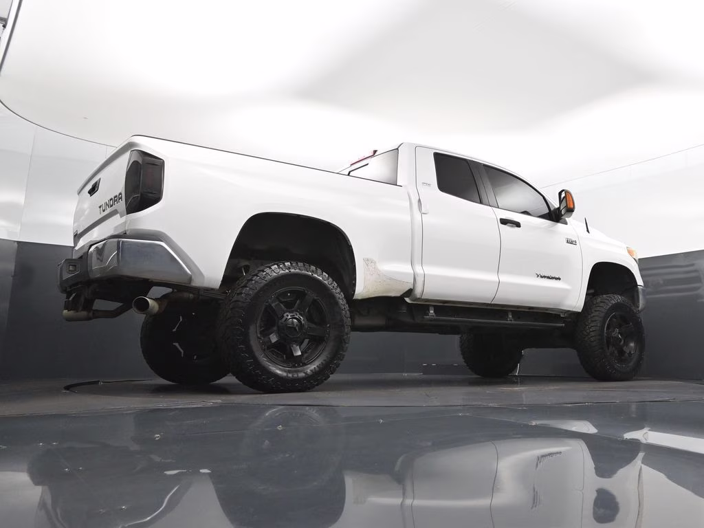 2016 Super White Toyota Tundra SR5 4X4 Truck