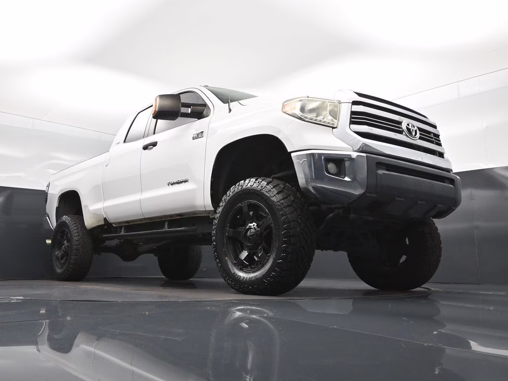 2016 Super White Toyota Tundra SR5 4X4 Truck