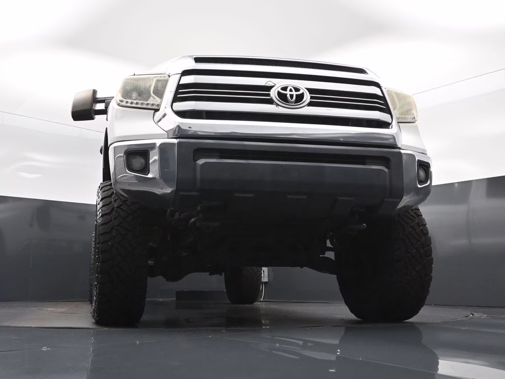 2016 Super White Toyota Tundra SR5 4X4 Truck