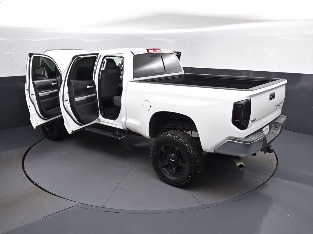 2016 Super White Toyota Tundra SR5 4X4 Truck