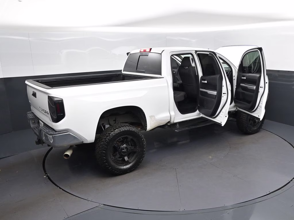 2016 Super White Toyota Tundra SR5 4X4 Truck