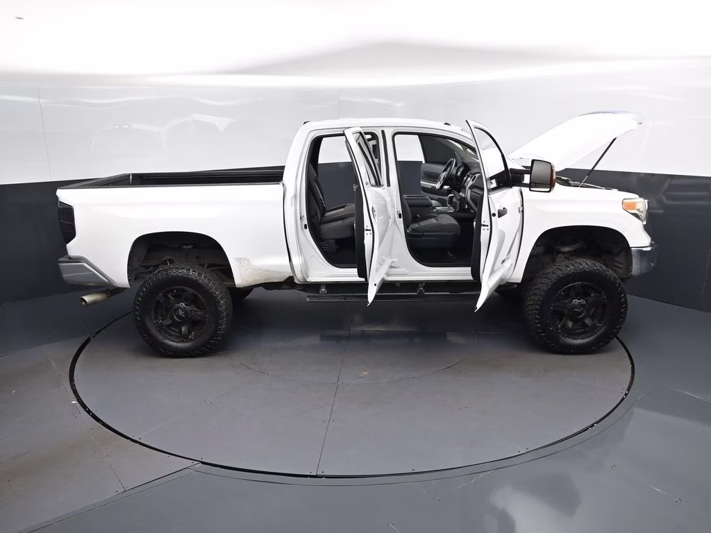 2016 Super White Toyota Tundra SR5 4X4 Truck