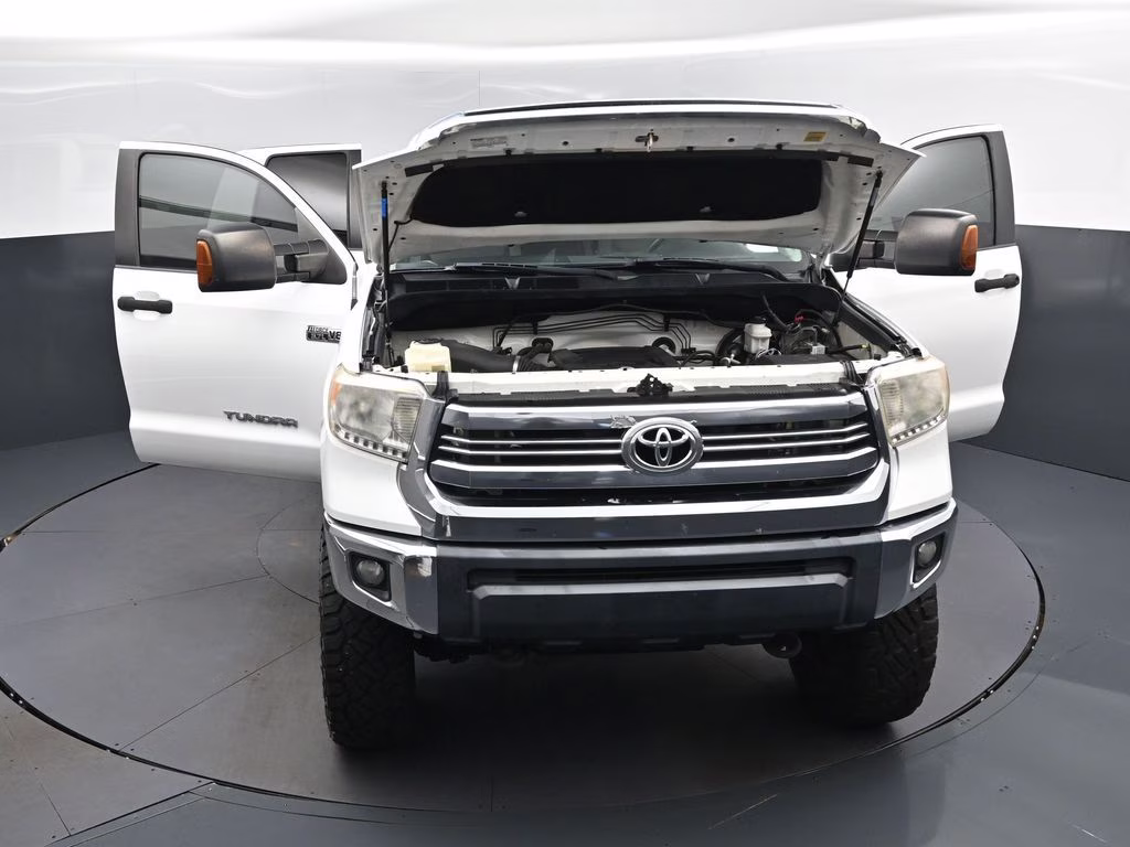 2016 Super White Toyota Tundra SR5 4X4 Truck