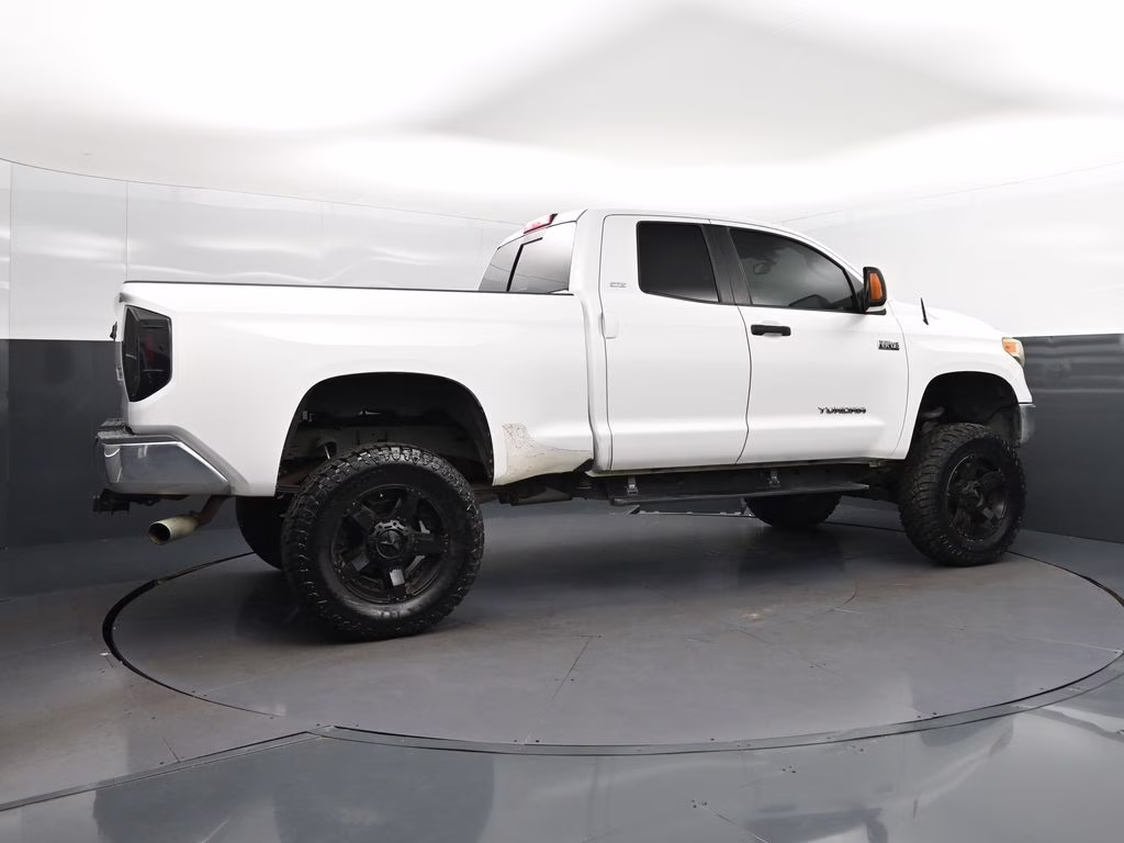 2016 Super White Toyota Tundra SR5 4X4 Truck