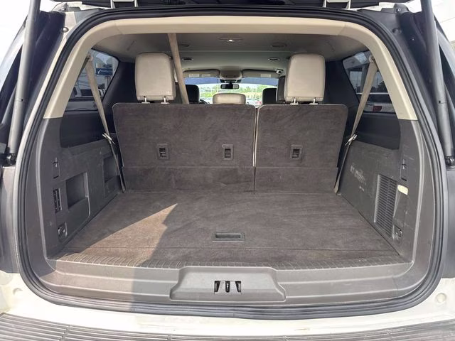 2021 White Metallic Ford Expedition Max XLT RWD SUV