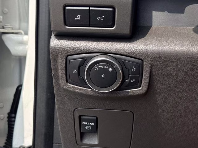 2021 White Metallic Ford Expedition Max XLT RWD SUV