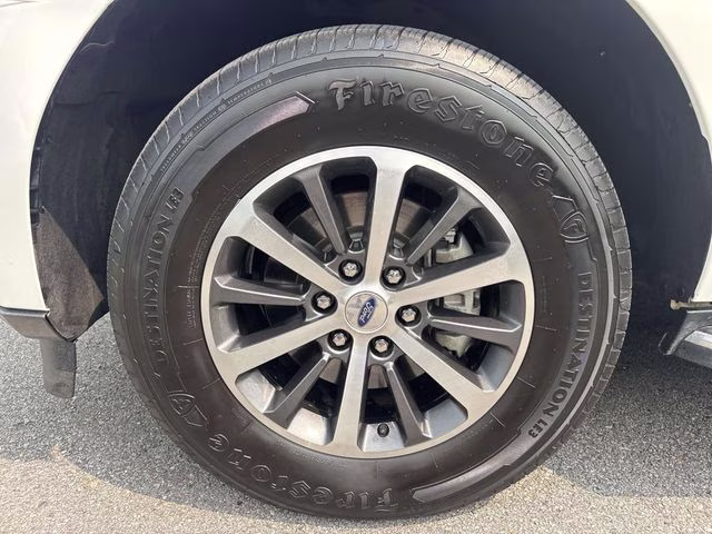 2021 White Metallic Ford Expedition Max XLT RWD SUV