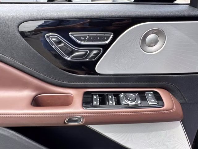 2025 Black Metallic Lincoln Aviator Reserve RWD SUV
