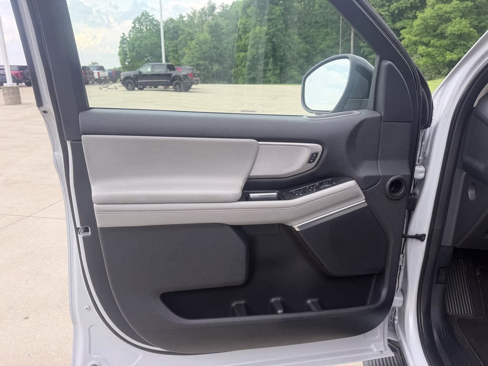 2025 Space Silver Ford Expedition Active 4X4 SUV