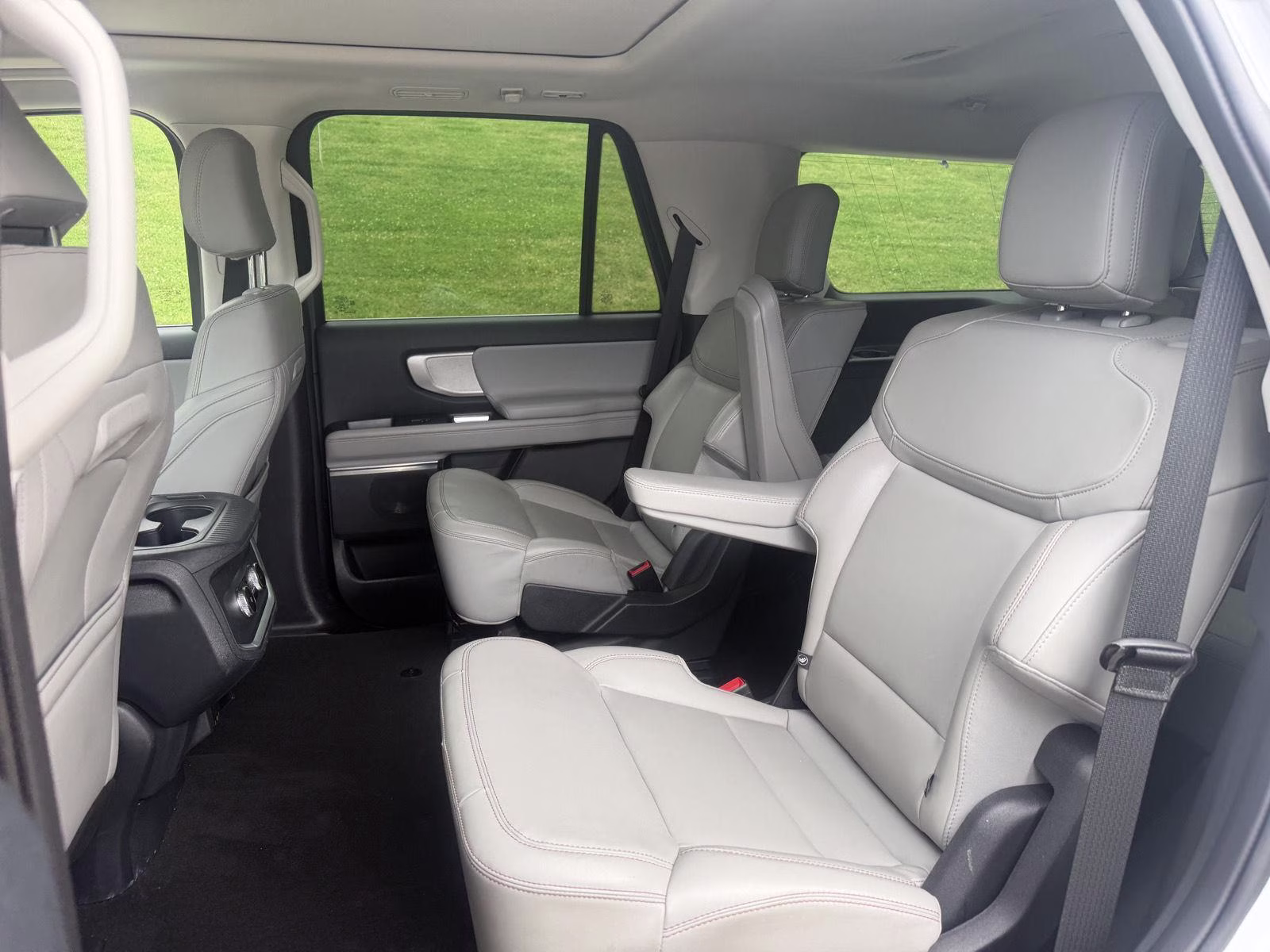 2025 Space Silver Ford Expedition Active 4X4 SUV