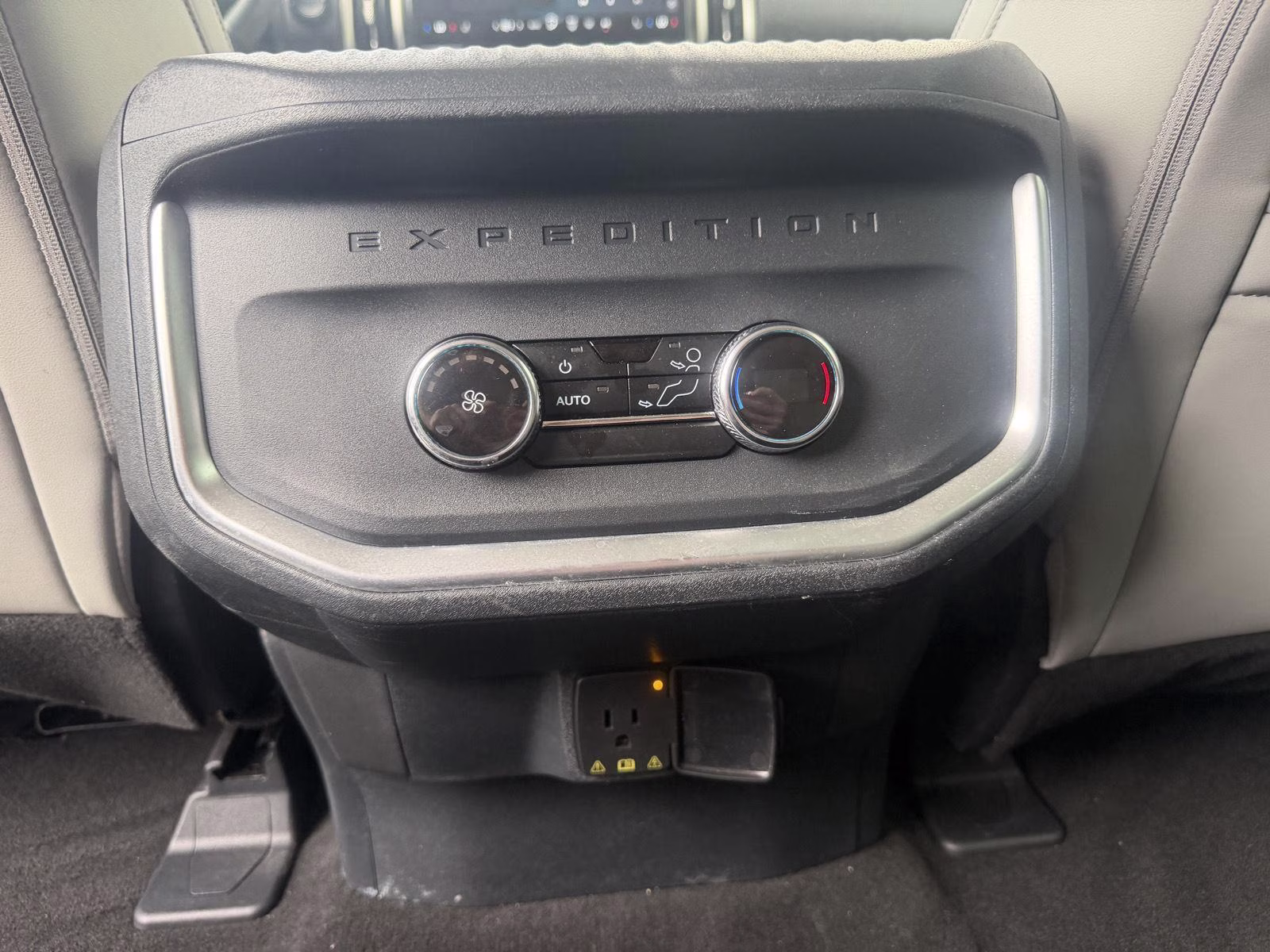 2025 Space Silver Ford Expedition Active 4X4 SUV