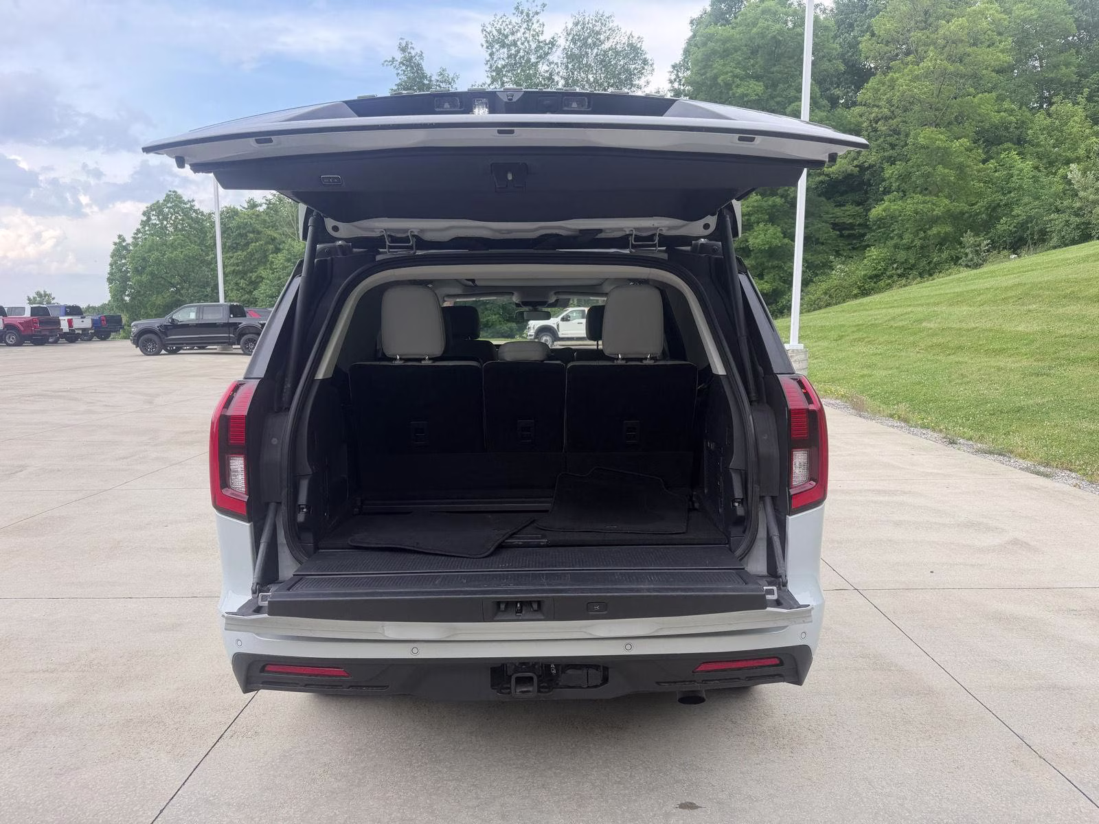 2025 Space Silver Ford Expedition Active 4X4 SUV