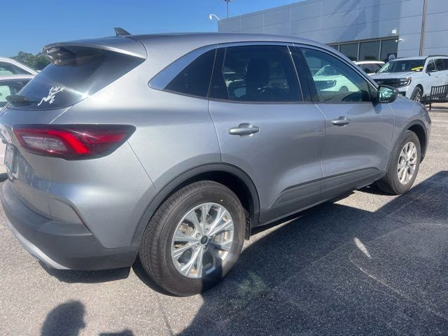 2023 Silver Metallic Ford Escape Active FWD SUV