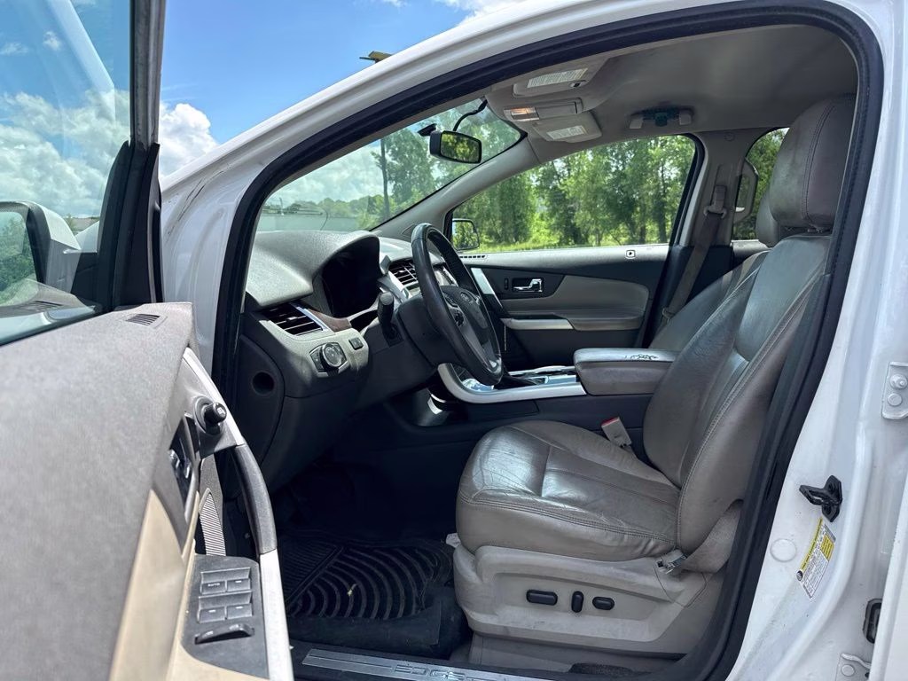 2012 White Platinum Clearcoat Metallic Ford Edge Limited FWD SUV