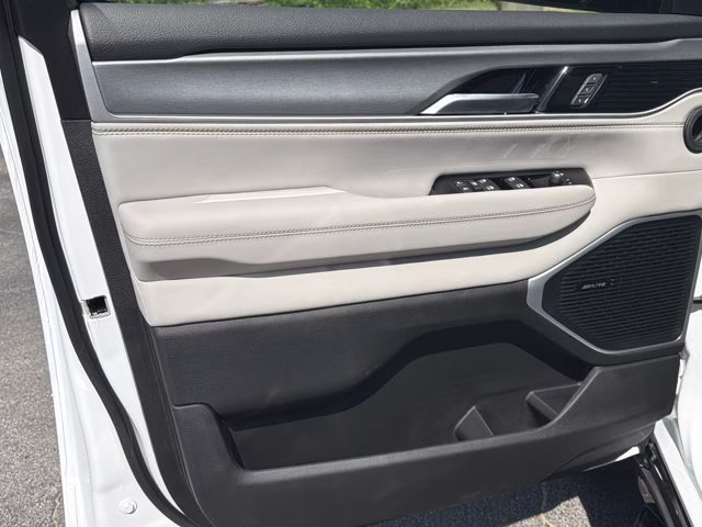 2026 Bright White Clearcoat Jeep Grand Wagoneer RWD SUV