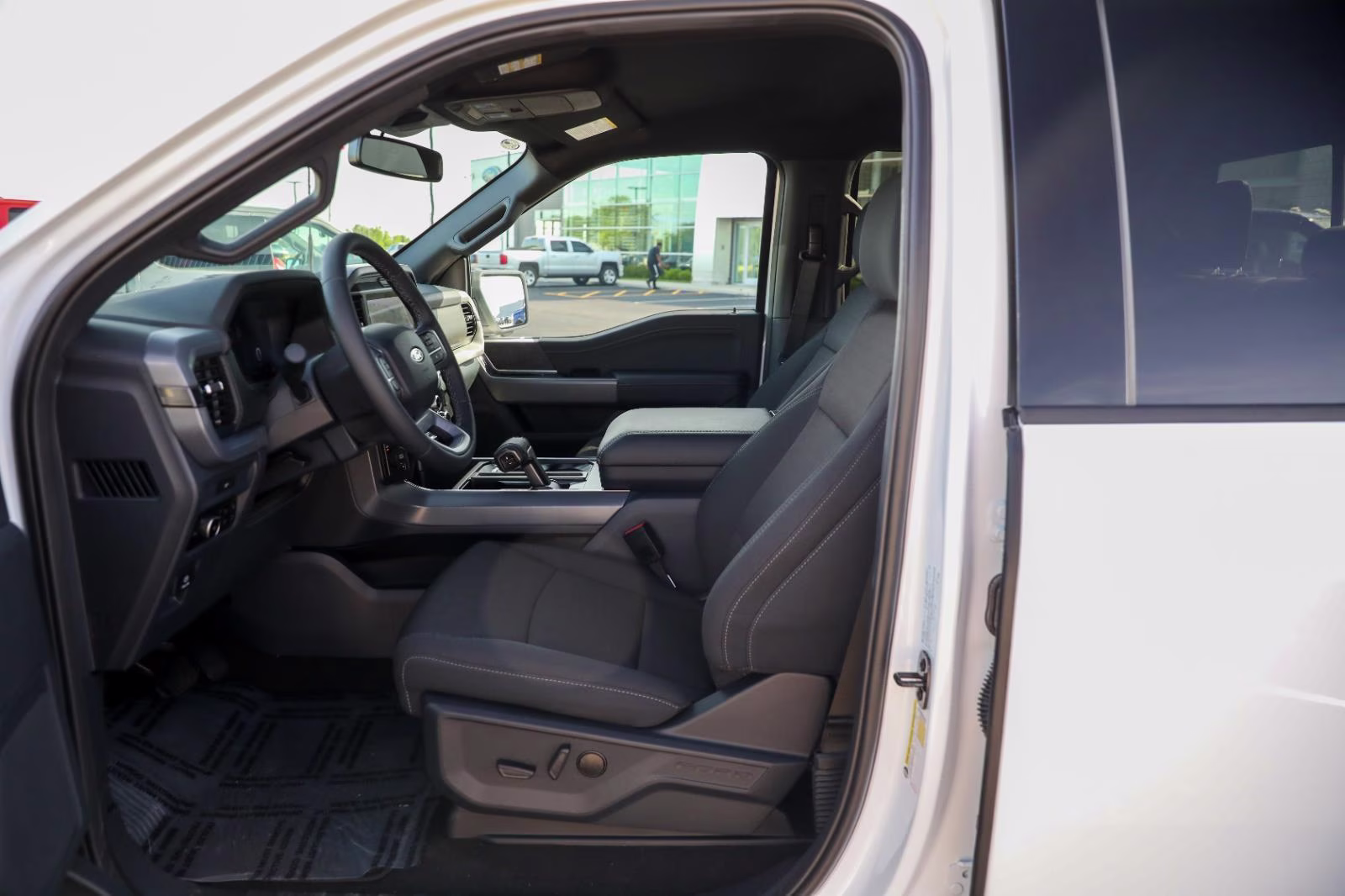 2026 Oxford White Ford F-150 XLT 4X4 Truck