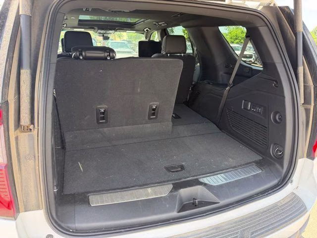 2025 Summit White GMC Yukon AT4 Ultimate 4X4 SUV