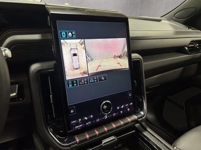 2025 Summit White GMC Yukon AT4 Ultimate 4X4 SUV