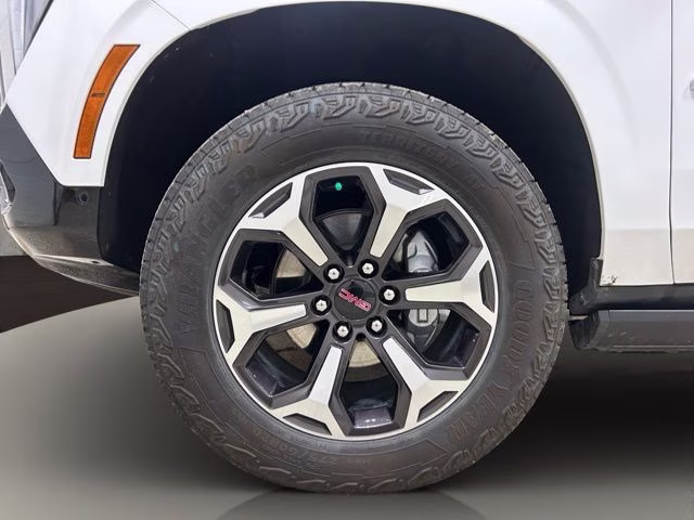 2025 Summit White GMC Yukon AT4 Ultimate 4X4 SUV