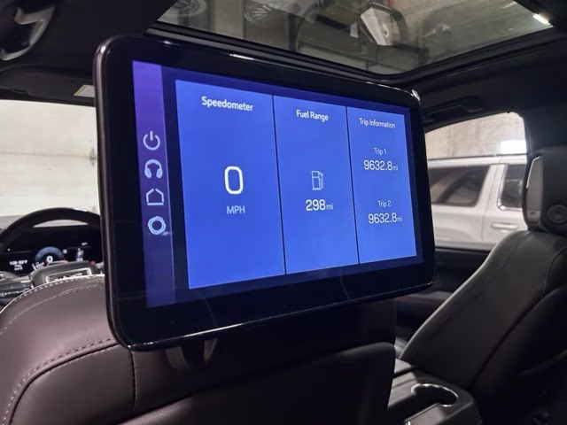 2025 Summit White GMC Yukon AT4 Ultimate 4X4 SUV