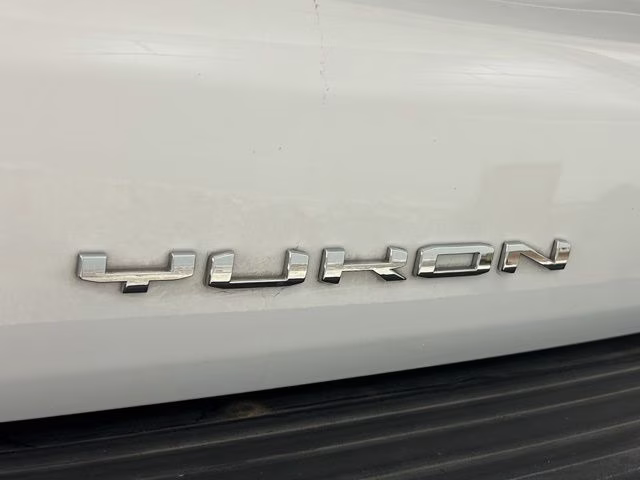 2025 Summit White GMC Yukon AT4 Ultimate 4X4 SUV
