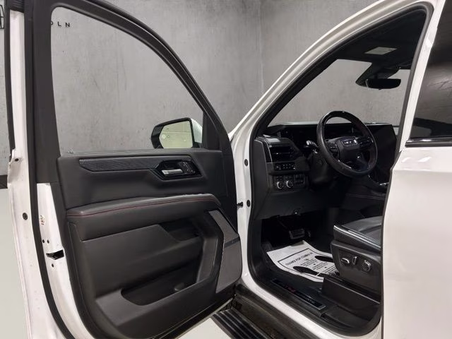 2025 Summit White GMC Yukon AT4 Ultimate 4X4 SUV
