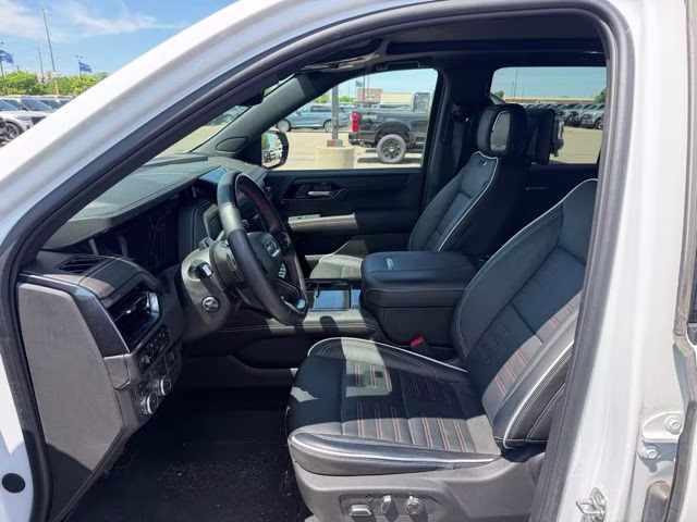 2025 Summit White GMC Yukon AT4 Ultimate 4X4 SUV