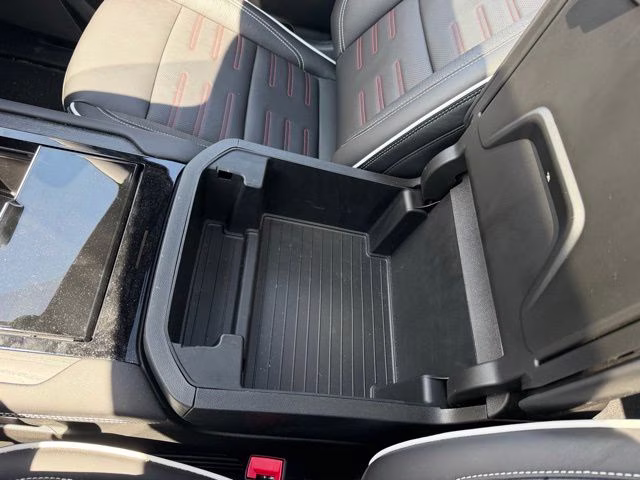 2025 Summit White GMC Yukon AT4 Ultimate 4X4 SUV