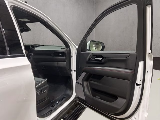 2025 Summit White GMC Yukon AT4 Ultimate 4X4 SUV