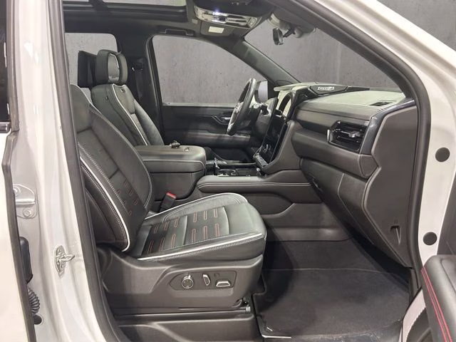 2025 Summit White GMC Yukon AT4 Ultimate 4X4 SUV
