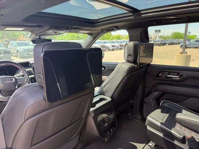 2025 Summit White GMC Yukon AT4 Ultimate 4X4 SUV