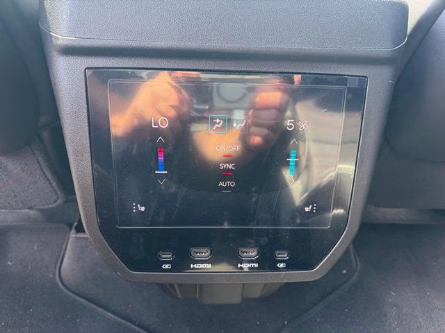 2025 Summit White GMC Yukon AT4 Ultimate 4X4 SUV