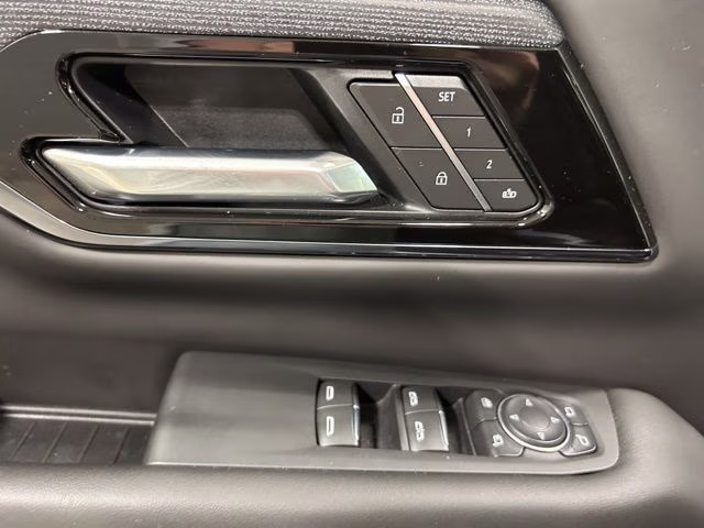 2025 Summit White GMC Yukon AT4 Ultimate 4X4 SUV