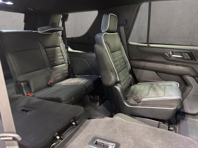2025 Summit White GMC Yukon AT4 Ultimate 4X4 SUV