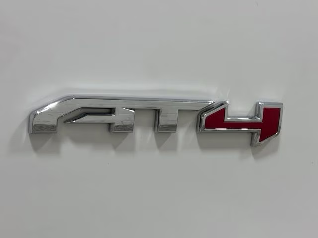 2025 Summit White GMC Yukon AT4 Ultimate 4X4 SUV
