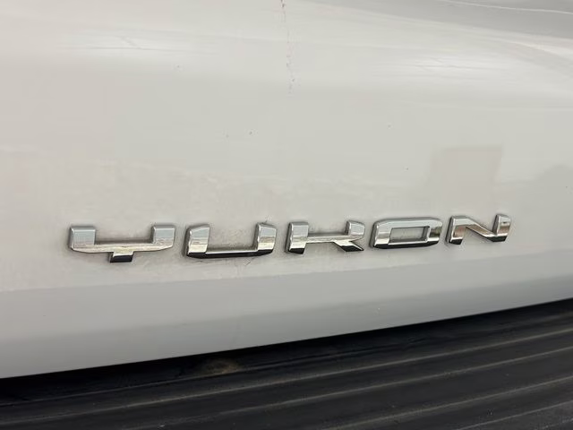 2025 Summit White GMC Yukon AT4 Ultimate 4X4 SUV