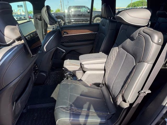 2024 Diamond Black Crystal Pearlcoat Jeep Grand Cherokee L Summit 4X4 SUV