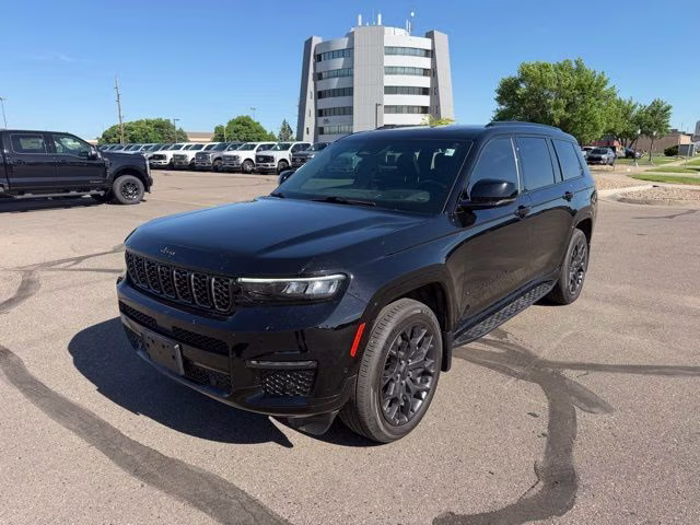 2024 Diamond Black Crystal Pearlcoat Jeep Grand Cherokee L Summit 4X4 SUV