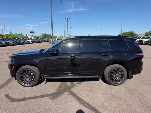 2024 Diamond Black Crystal Pearlcoat Jeep Grand Cherokee L Summit 4X4 SUV