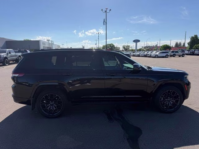 2024 Diamond Black Crystal Pearlcoat Jeep Grand Cherokee L Summit 4X4 SUV