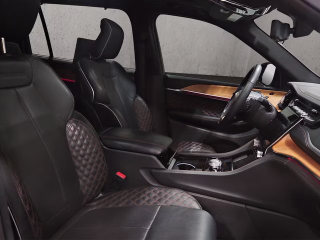 2024 Diamond Black Crystal Pearlcoat Jeep Grand Cherokee L Summit 4X4 SUV