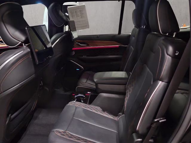 2024 Diamond Black Crystal Pearlcoat Jeep Grand Cherokee L Summit 4X4 SUV