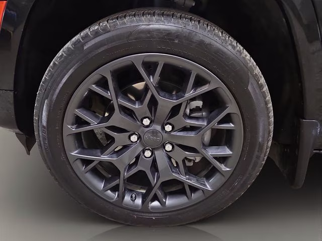 2024 Diamond Black Crystal Pearlcoat Jeep Grand Cherokee L Summit 4X4 SUV