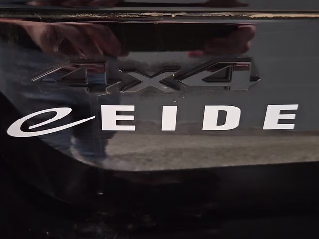 2024 Diamond Black Crystal Pearlcoat Jeep Grand Cherokee L Summit 4X4 SUV