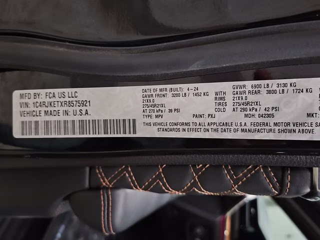 2024 Diamond Black Crystal Pearlcoat Jeep Grand Cherokee L Summit 4X4 SUV