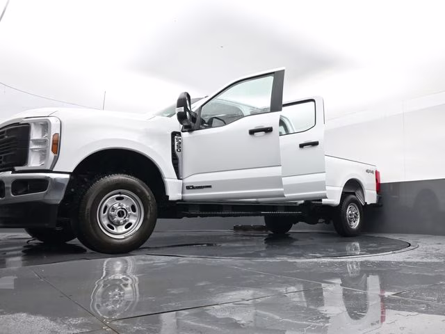 2025 Oxford White Ford Super Duty F-350 SRW XL 4X4 Truck