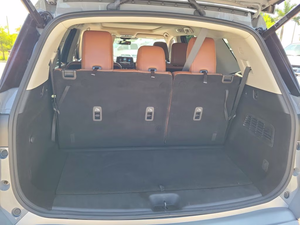 2023 Boulder Gray Pearl Nissan Pathfinder Platinum FWD SUV